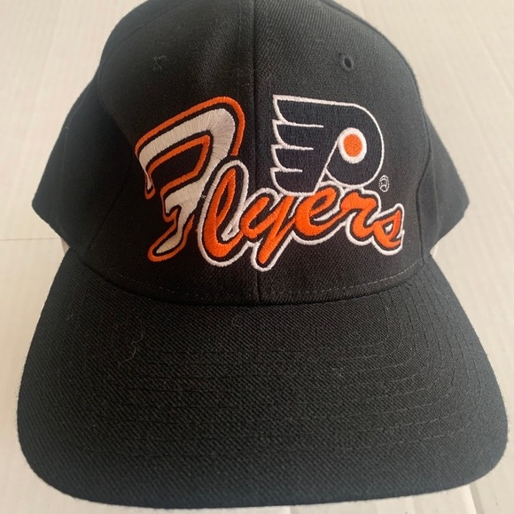 STARTER Other - Vintage Starter Philadelphia Flyers Fitted Hat